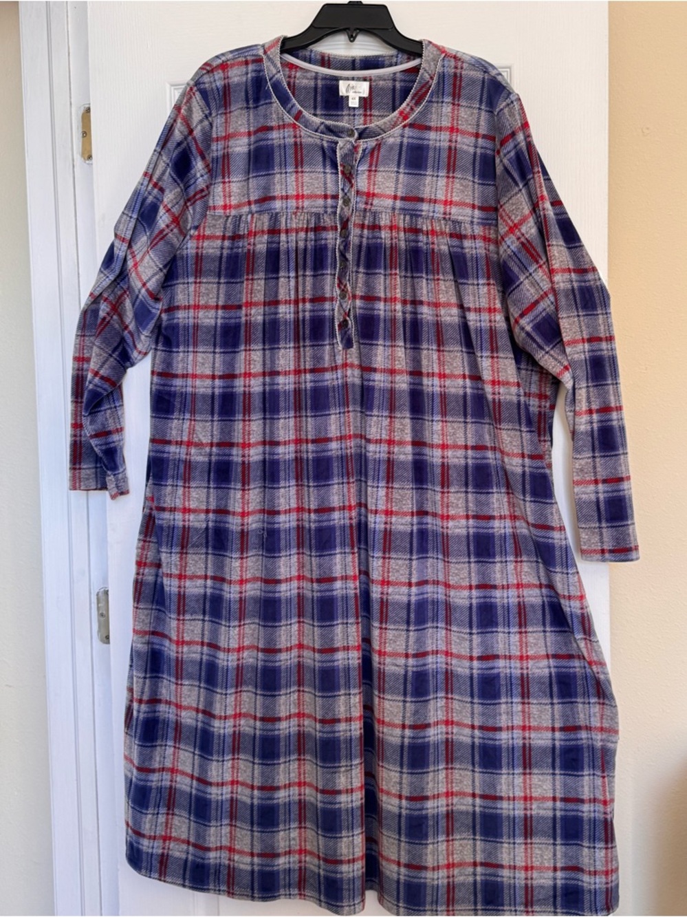 PLUS NIGHTGOWN SIZE 4X. ARIA SLEEPWEAR, LONG SLEEVES, SOFT FLEECE PLAID, POCKETS - Picture 5 of 16